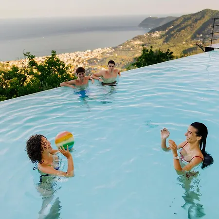 Vila Bluvari' Charming House Alassio