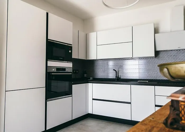 Vila Bluvari' Charming House Alassio