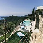 Bluvari' Charming House Вилла Алассио