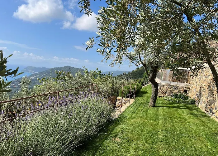 Bluvari' Charming House